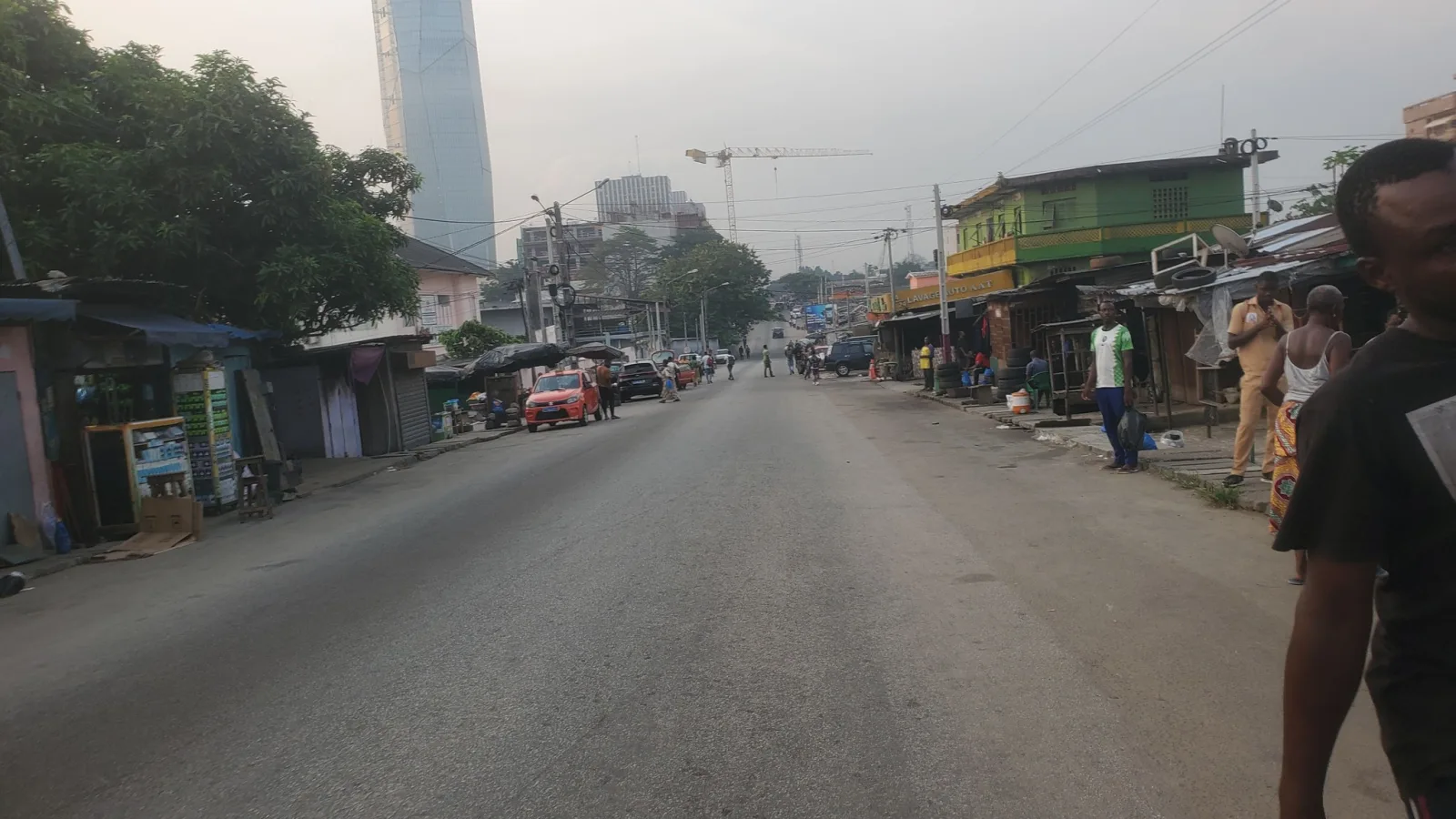 Adjamé bordure de voie face école libanaise vente terrain 400m2
