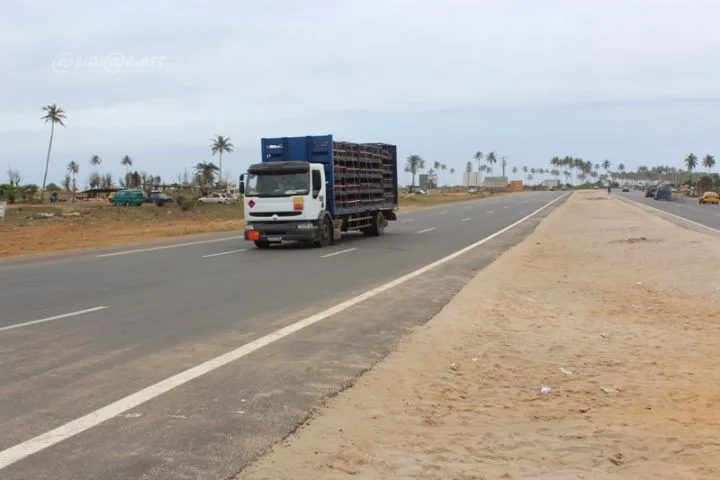 Bassam en bordure l'autoroute vente site 1,5ha (ACD).