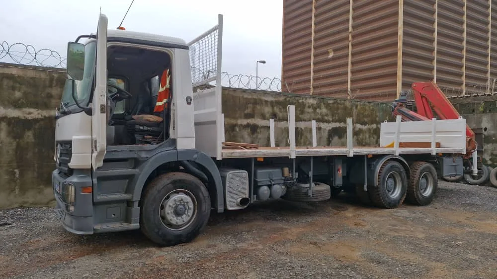 CAMION GRUE EN LOCATION