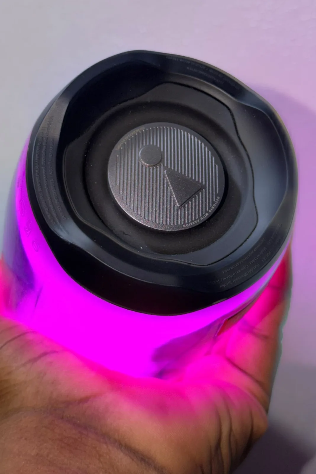JBL PULSE 4 Puissante, lumineuse et étanche