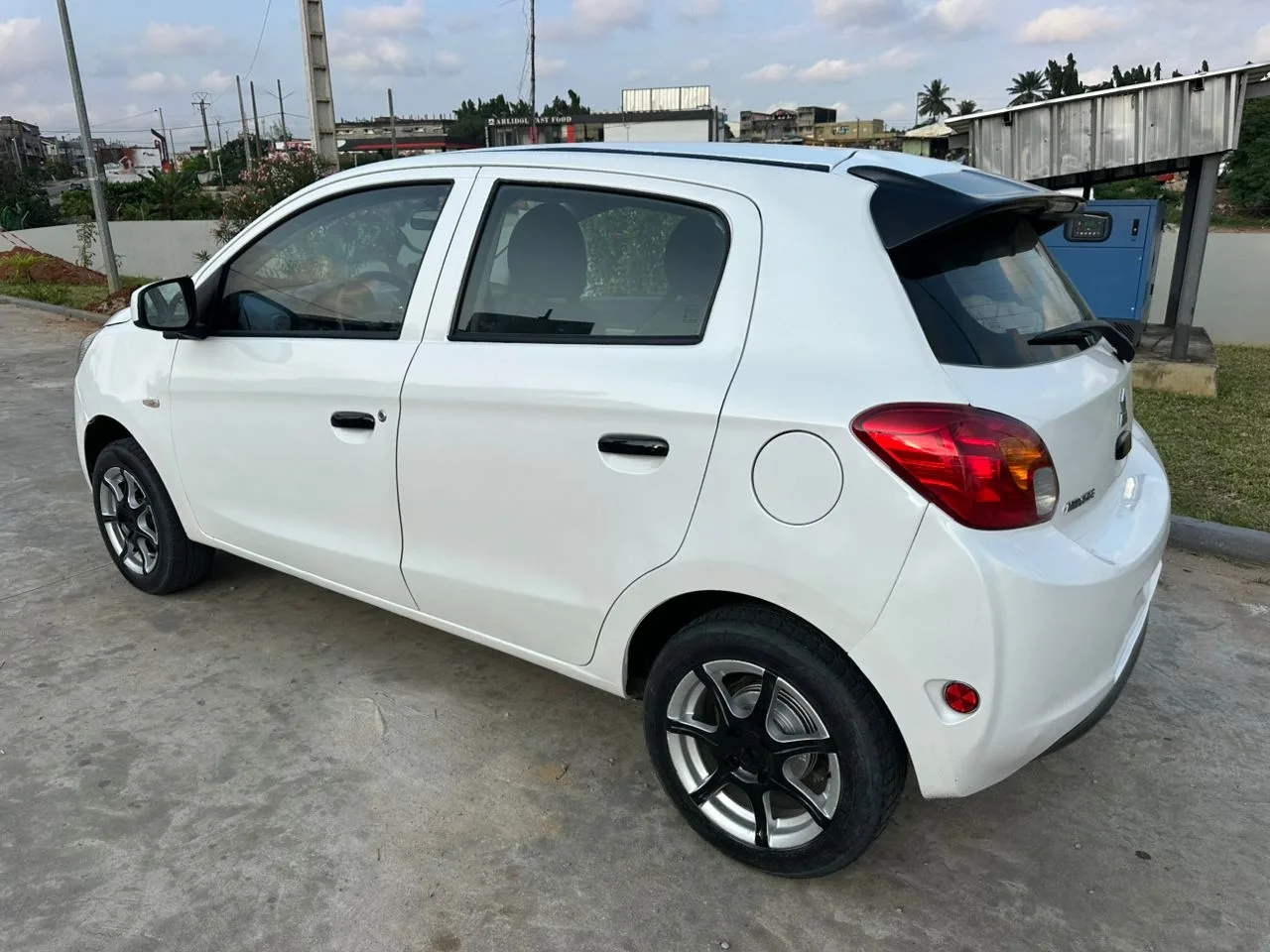 Mitsubishi Mirage en vente
