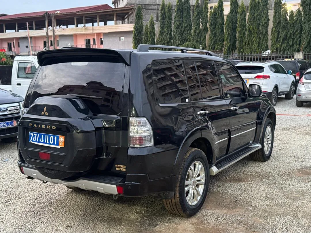 Mitsubishi Pajero GLS en vente