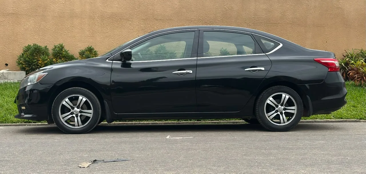 Nissan Sentra en vente