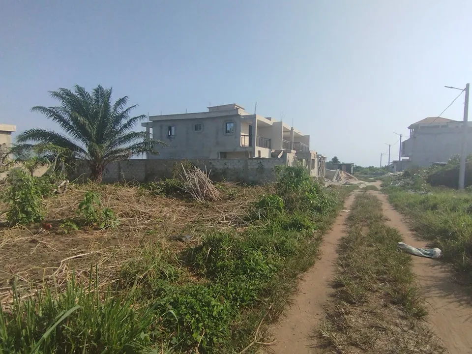 TERRAIN AYAMAN EBIMPE EN FACE DU STADE OLYMPIC