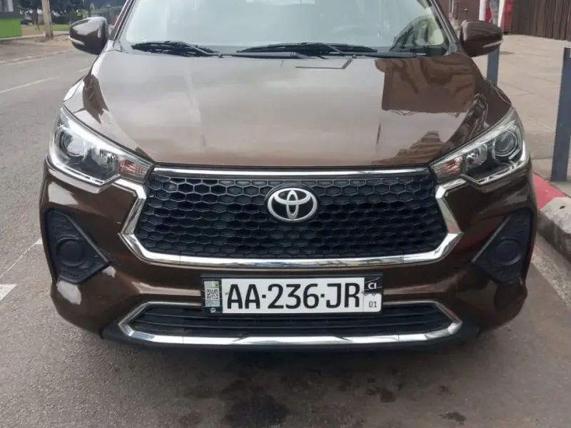 TOYOTA 7 PLACES EN LOCATION