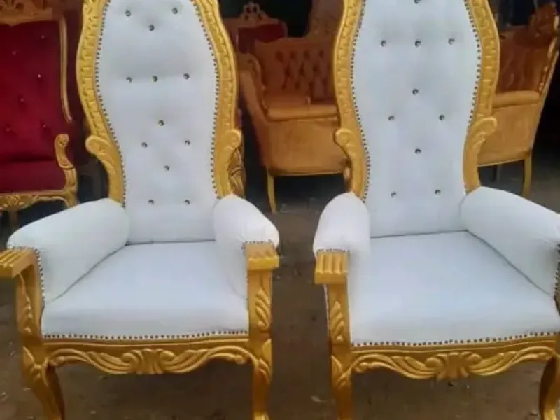 Vente de chaises royales