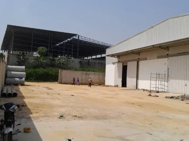 Yopougon zone industrielle pk22 location entrepôt 4500m2