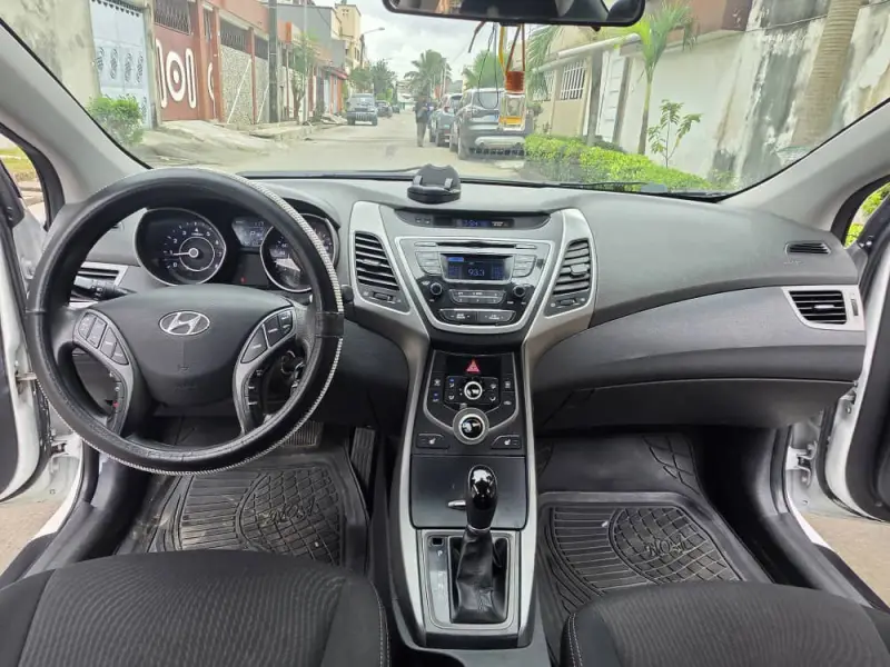 HYUNDAI ELANTRA EN VENTE