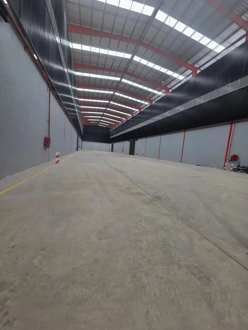 KOUMASSI Rue des industries location entrepôt 1440m2