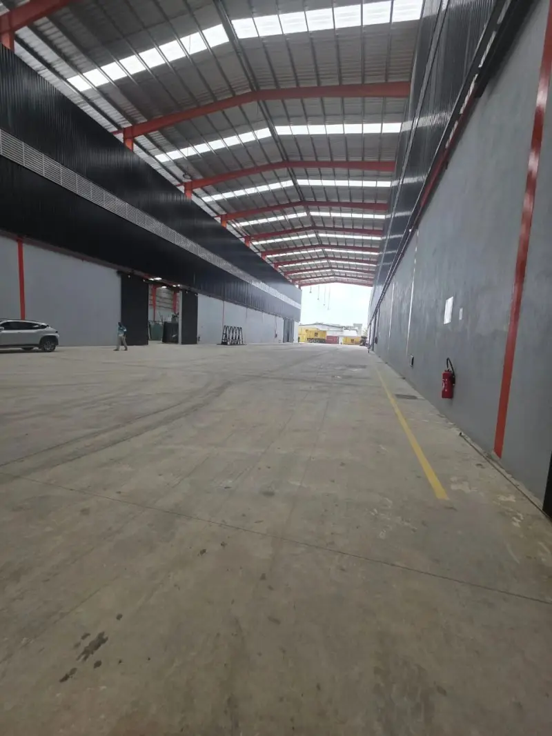 KOUMASSI Rue des industries location entrepôt 1440m2