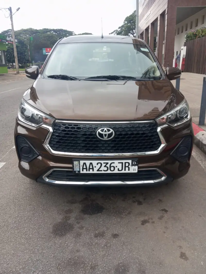 TOYOTA 7 PLACES EN LOCATION