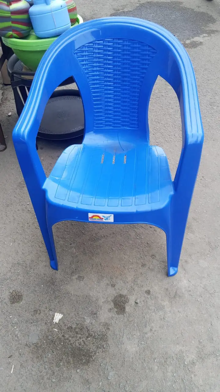Vente de chaises en plastique