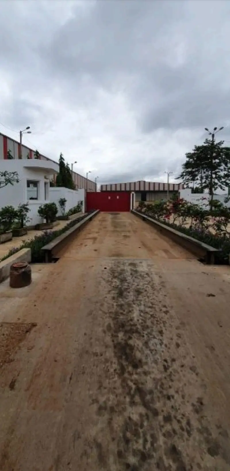 YOPOUGON Ancienne Industrielle vente entrepôt 22000m2( 2ha2000m2)