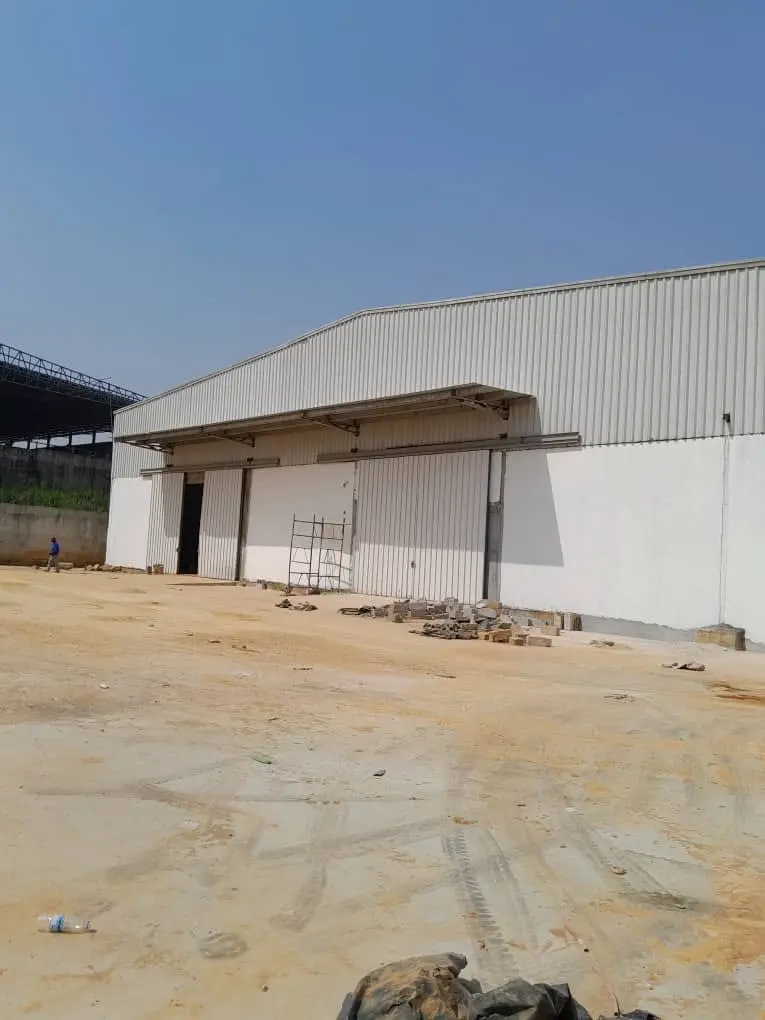 Yopougon zone industrielle pk22 location entrepôt 4500m2