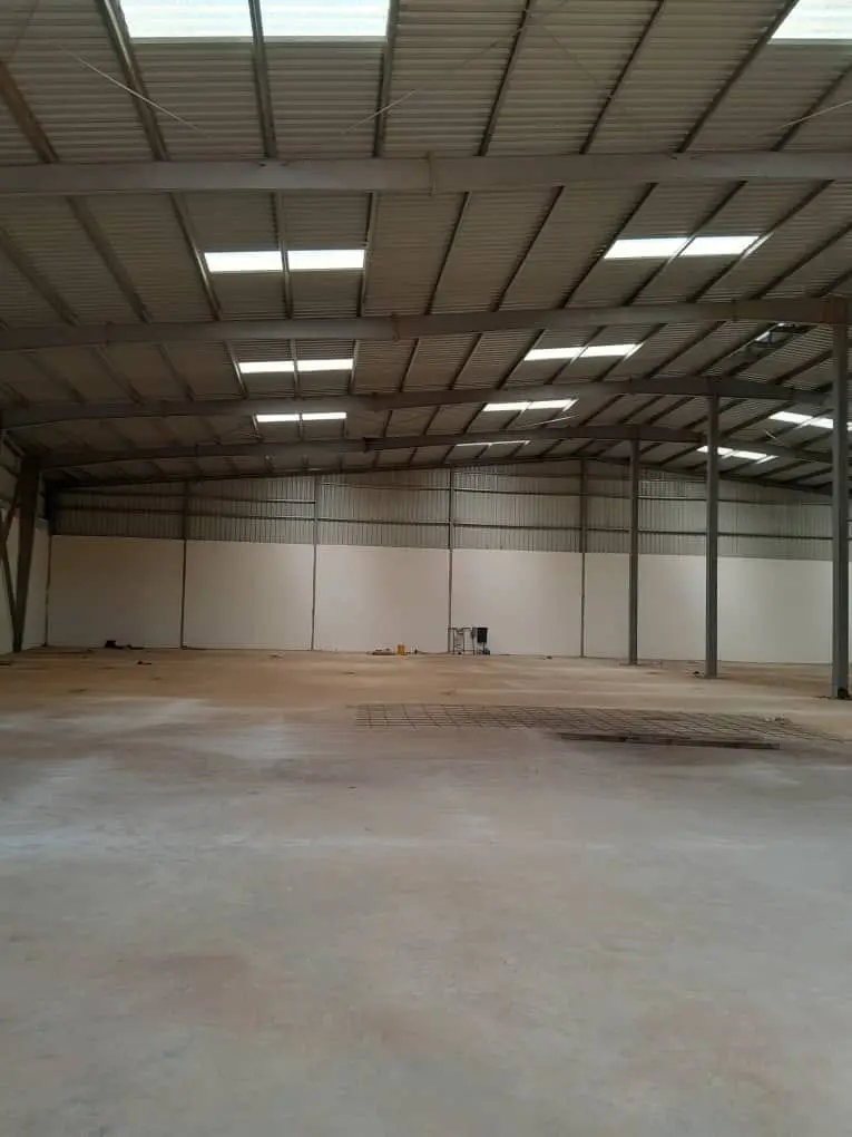 Yopougon zone industrielle pk22 location entrepôt 4500m2