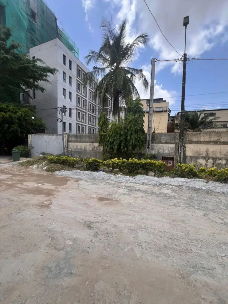 ZONE4 proximité a rue d’Amore vente 1303m2 a l'angle