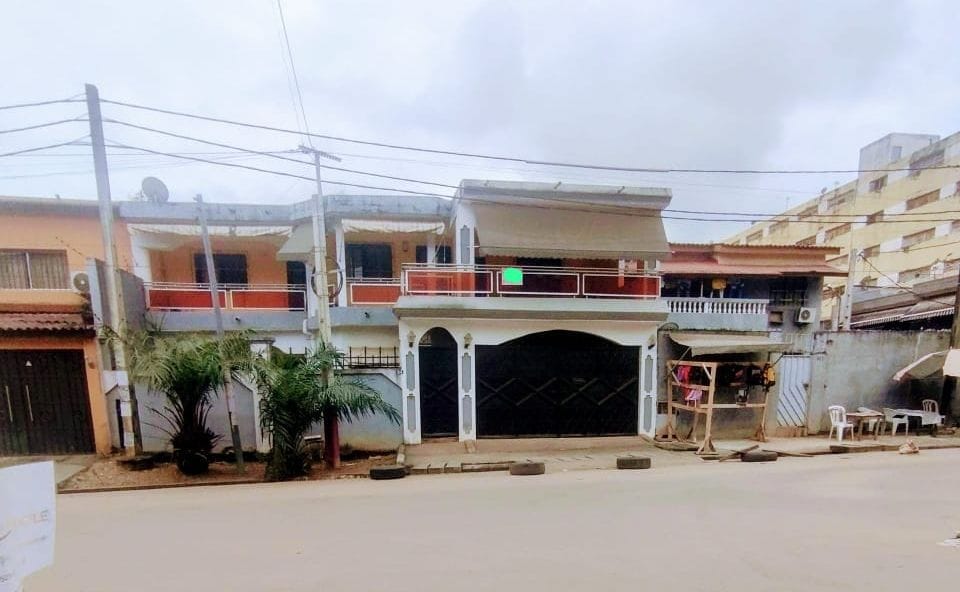 En vente villa duplex 10 pièces à la riviera Faya