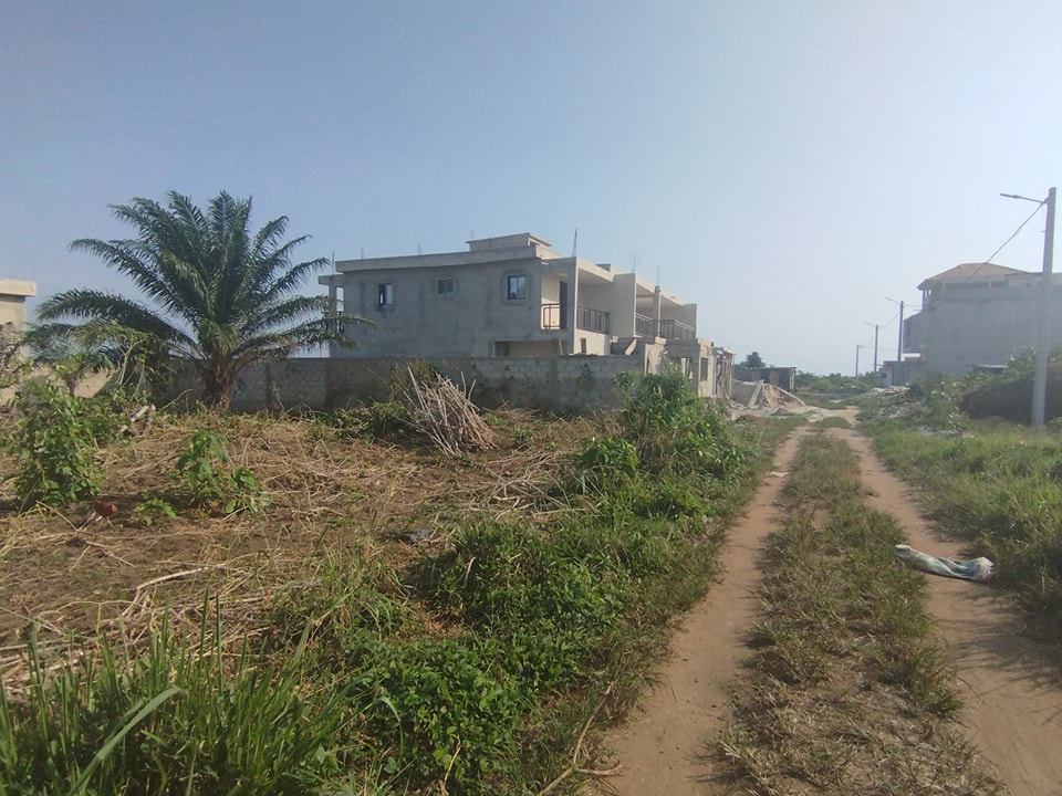 TERRAIN AYAMAN EBIMPE EN FACE DU STADE OLYMPIC
