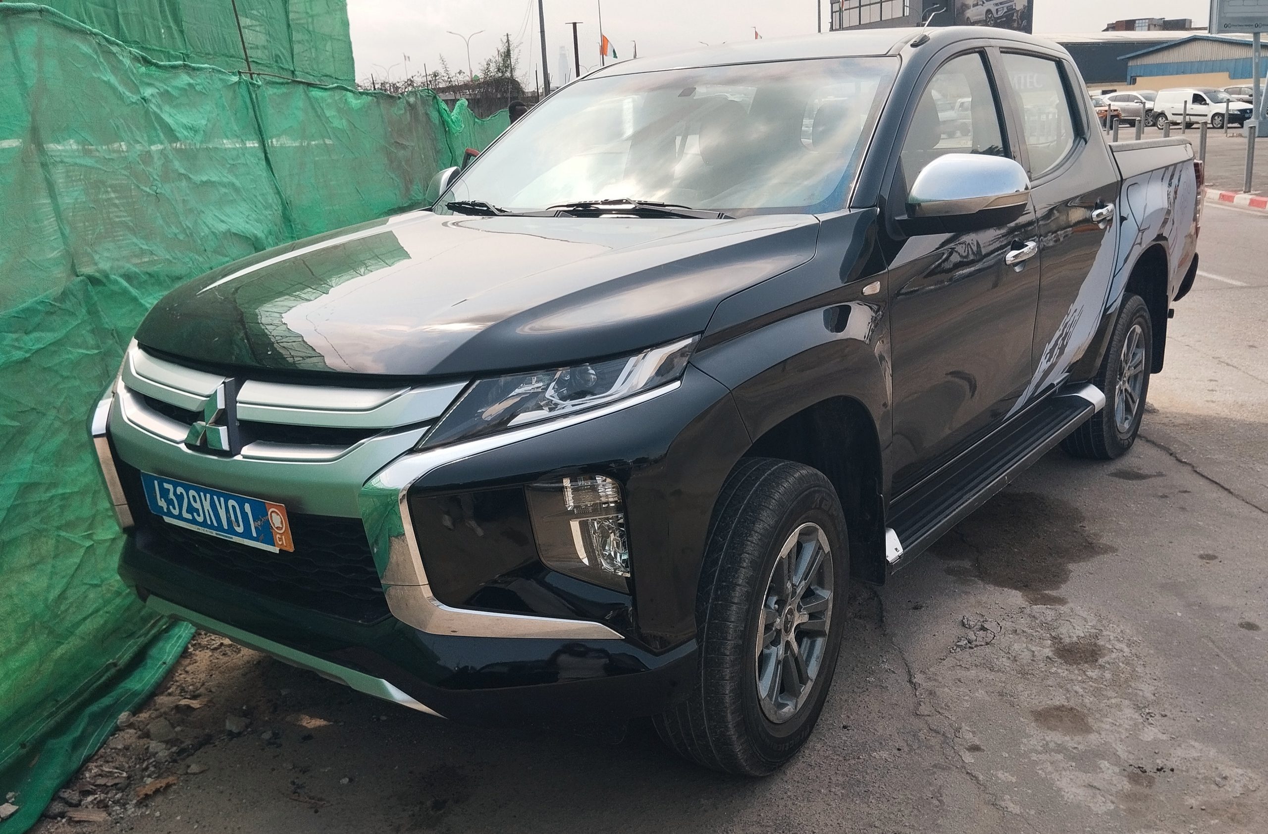 Mitsubishi L200 année 2020 essence manuelle
