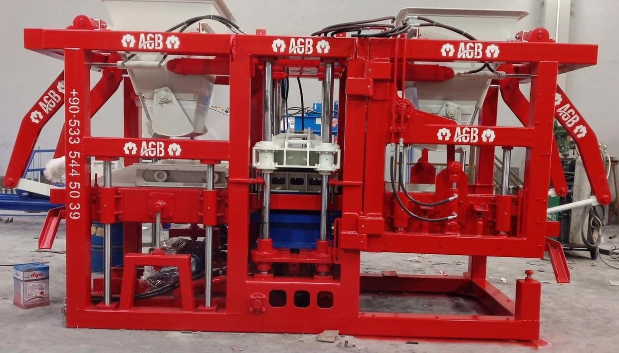 Machine a Parpaing Semi-Automatique AGB 8.2