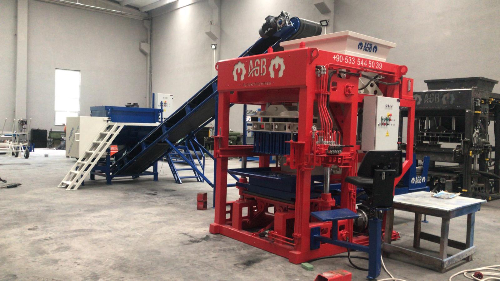 Machine a brique semi-automatique AGB 5.1